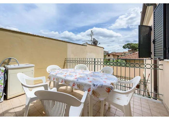 Golden Luxe - Sea Air House